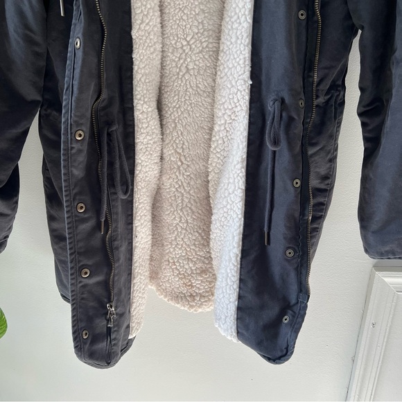 Universal Thread Women’s Black Hooded Jacket with Sherpa Lining - Picture 5 of 9